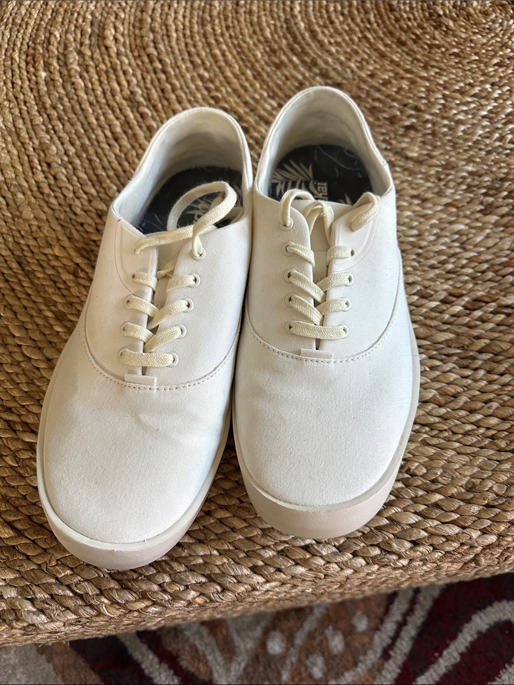 Olukai men’s size 9 Classic White Canvas Men's Sneakers